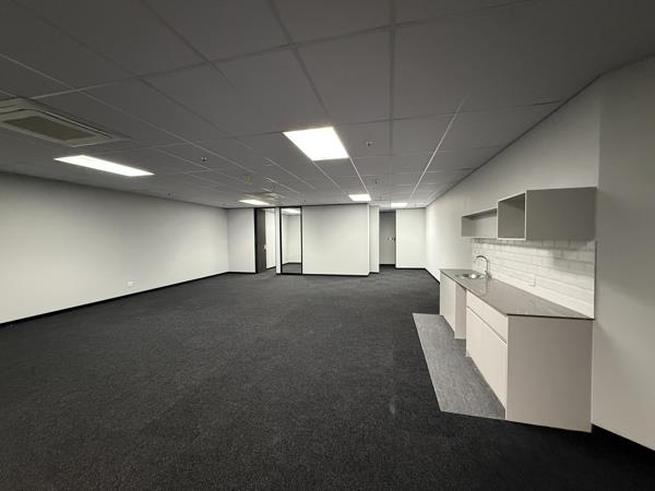165  m² Commercial space