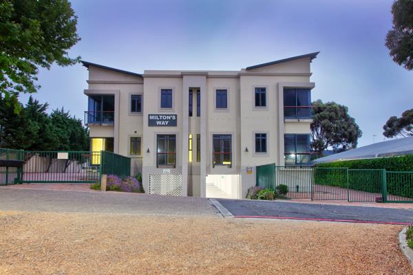 1 556  m² Office Space