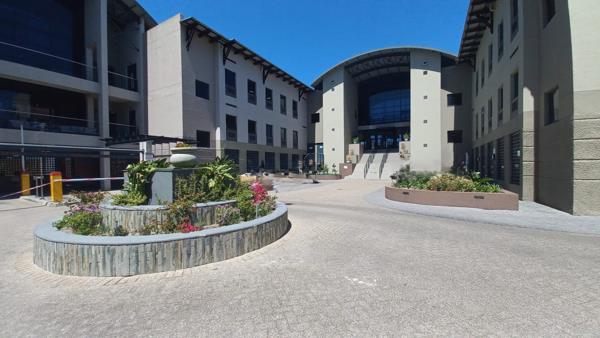 680  m² Commercial space