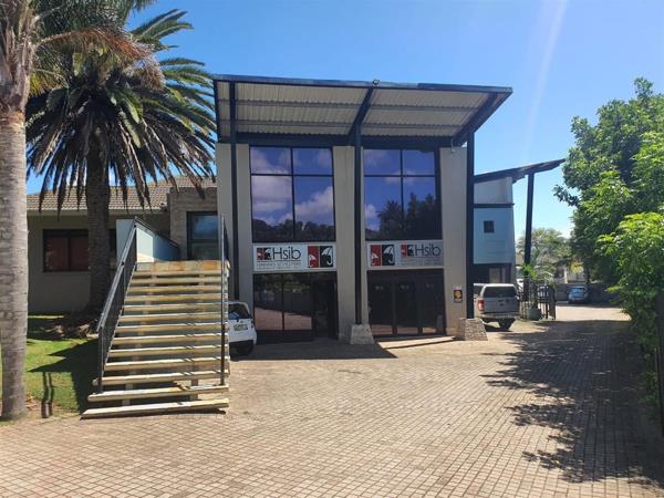 732  m² Office Space