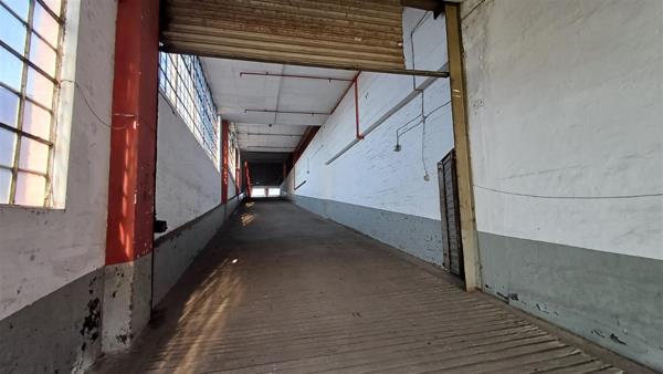 3 800  m² Industrial space