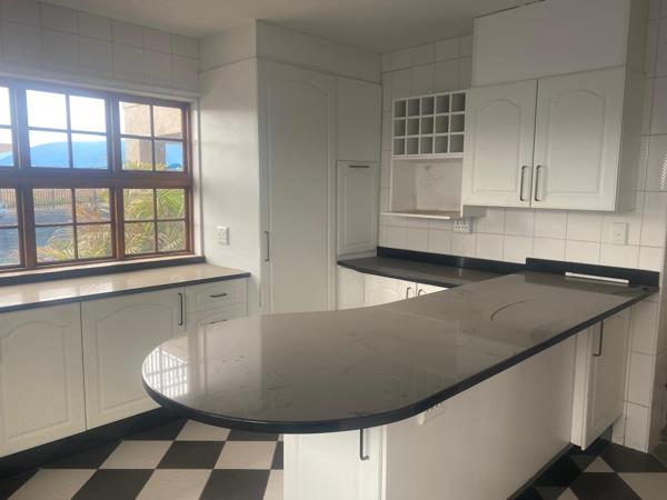 1 000  m² Commercial space