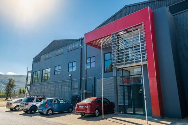 881 m² Office Space