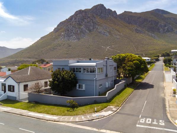 6 Bedroom House