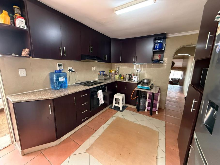 Photo of 3 Bedroom House in Trenance Manor