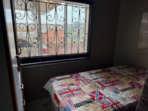 Photo of 3 Bedroom House in Trenance Manor