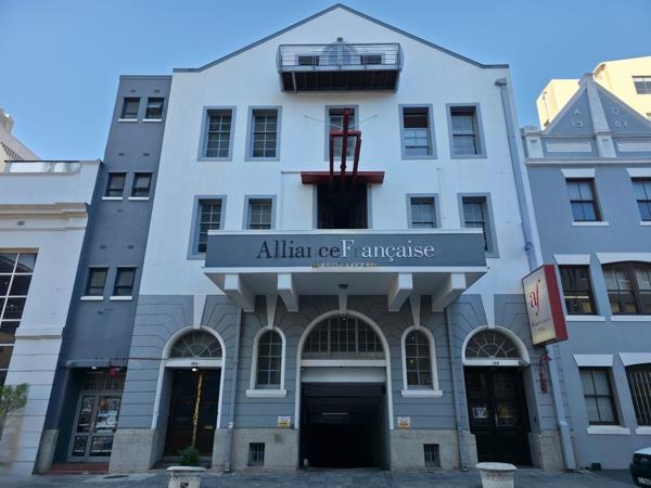 303  m² Office Space