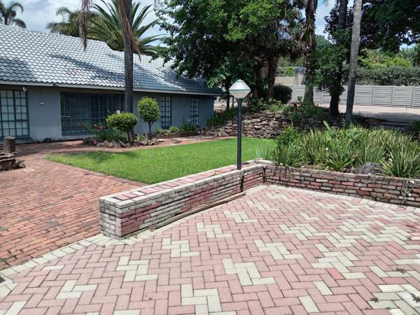 1 327  m² Commercial space