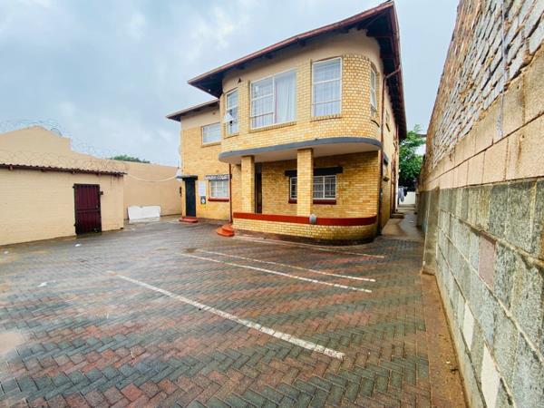 90  m² Commercial space