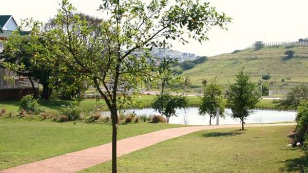 1 048 m² Land
