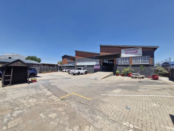 1 200  m² Industrial space