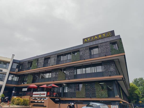 161  m² Commercial space