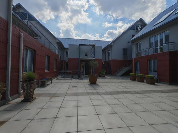 242  m² Commercial space