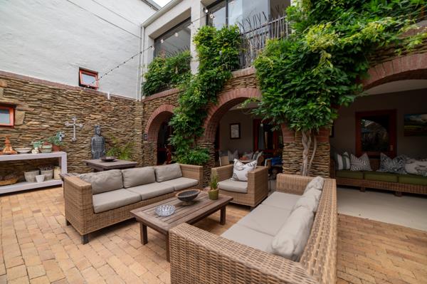 1 300  m² Commercial space