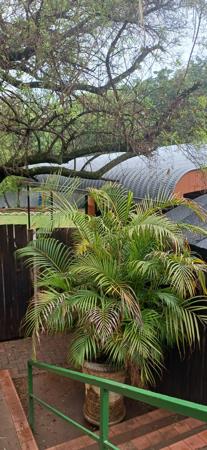 1 600  m² Commercial space