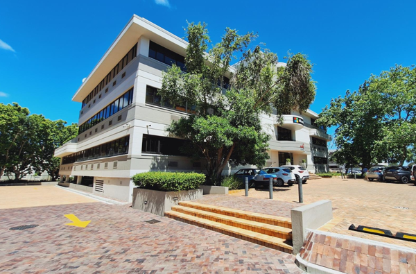 324  m² Commercial space