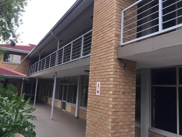 99  m² Commercial space