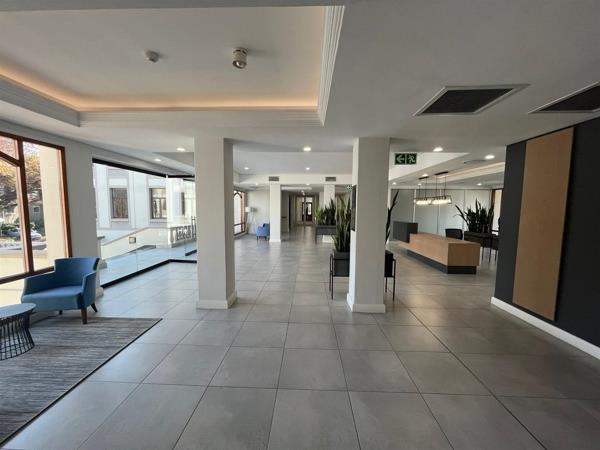 472  m² Commercial space