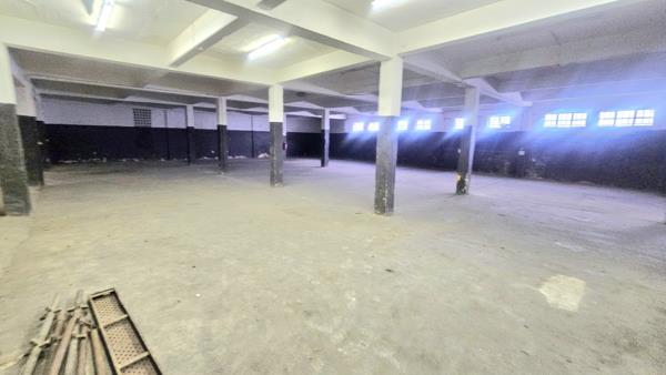 894  m² Commercial space