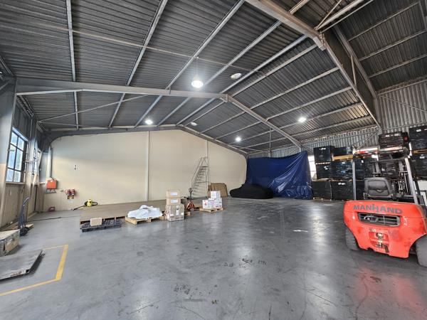 1 876  m² Industrial space