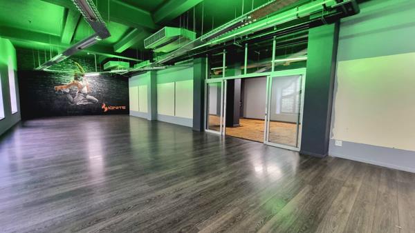 1 703  m² Commercial space