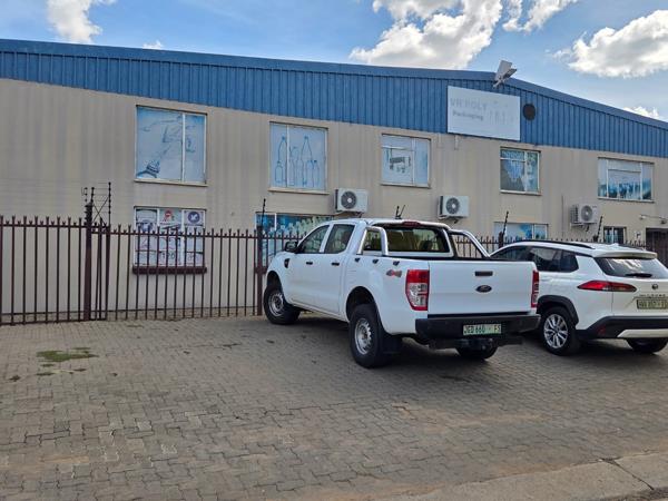 1 200  m² Industrial space