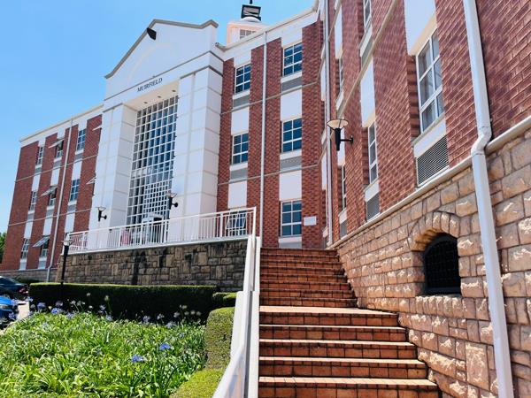 527  m² Commercial space