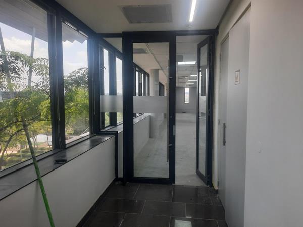 394  m² Commercial space