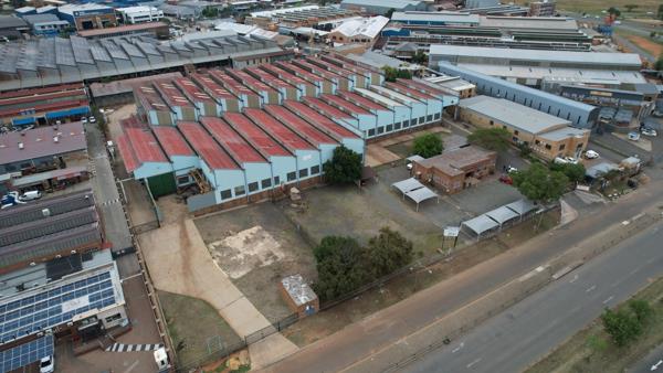 8 000  m² Industrial space