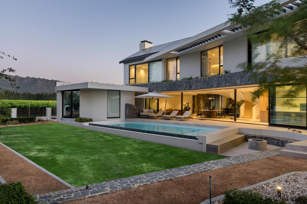 5 Bedroom House