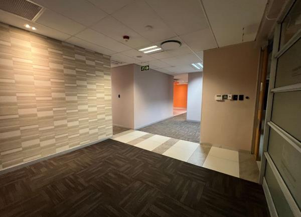 493 m² Office Space