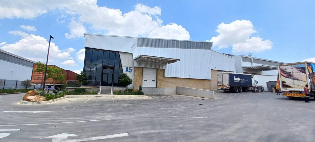 1 765  m² Industrial space