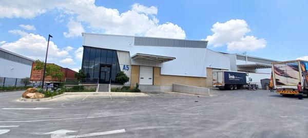 1 765  m² Industrial space