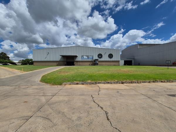17 000  m² Industrial space