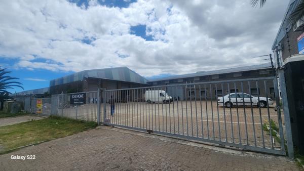 2 500  m² Industrial space