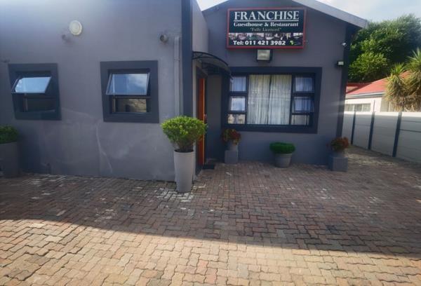 1 190  m² Commercial space