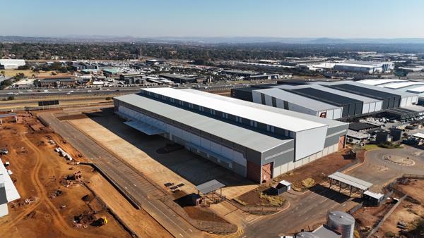 9 800  m² Industrial space