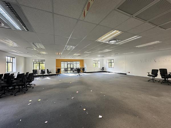 475  m² Commercial space