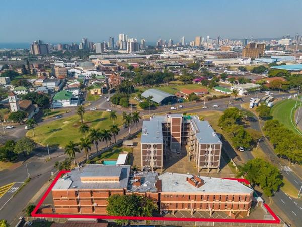 1 600  m² Office Space