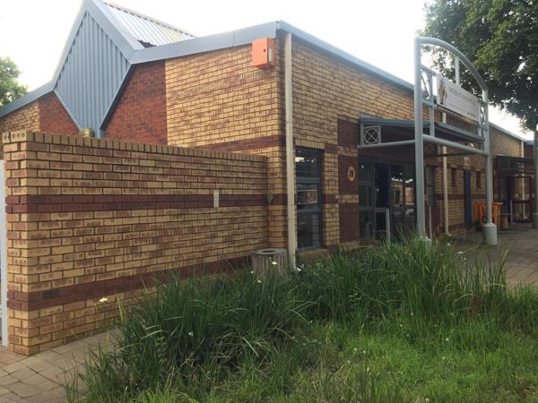 100  m² Commercial space