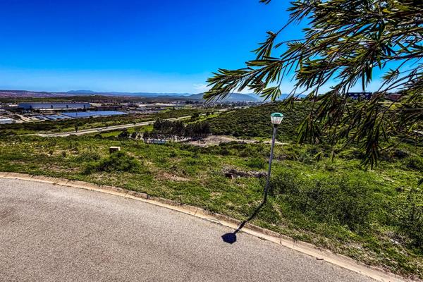 735 m² Land