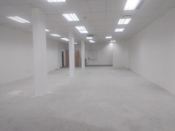 160  m² Retail Space
