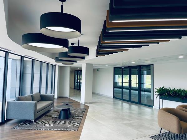 2 900  m² Commercial space