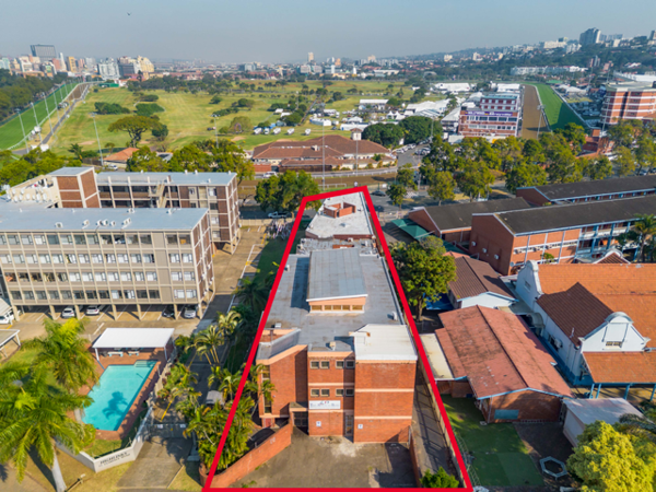 1 650  m² Commercial space