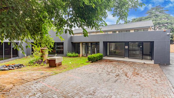 887  m² Commercial space