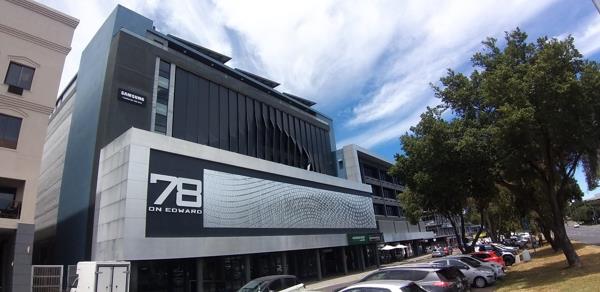 746  m² Commercial space