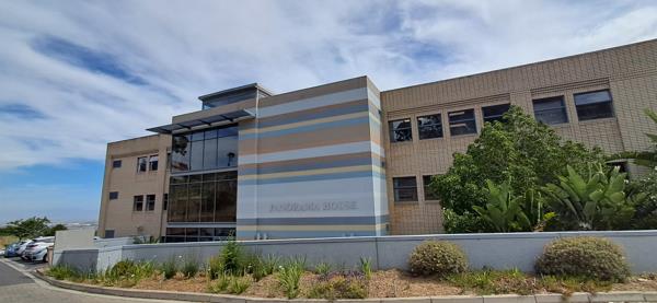 814  m² Office Space