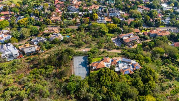 2 748 m² Land