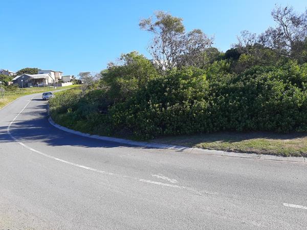 738 m² Land