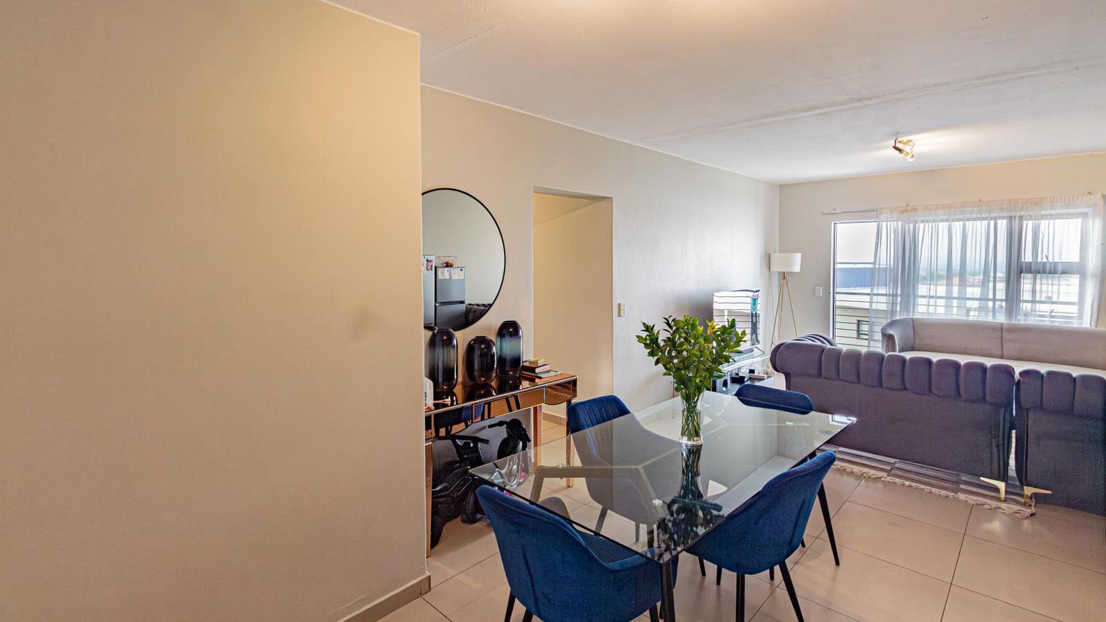 Apartment in North Riding - More